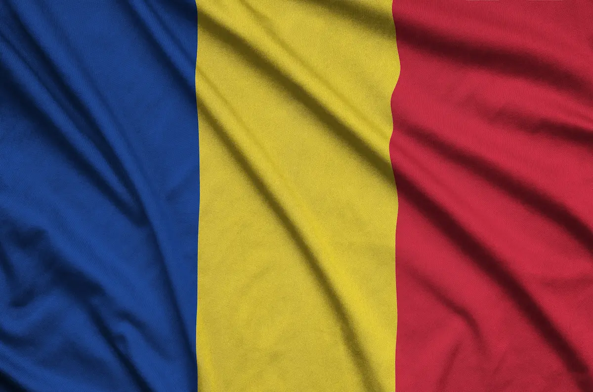 bandera mas grande desplegada en el piso